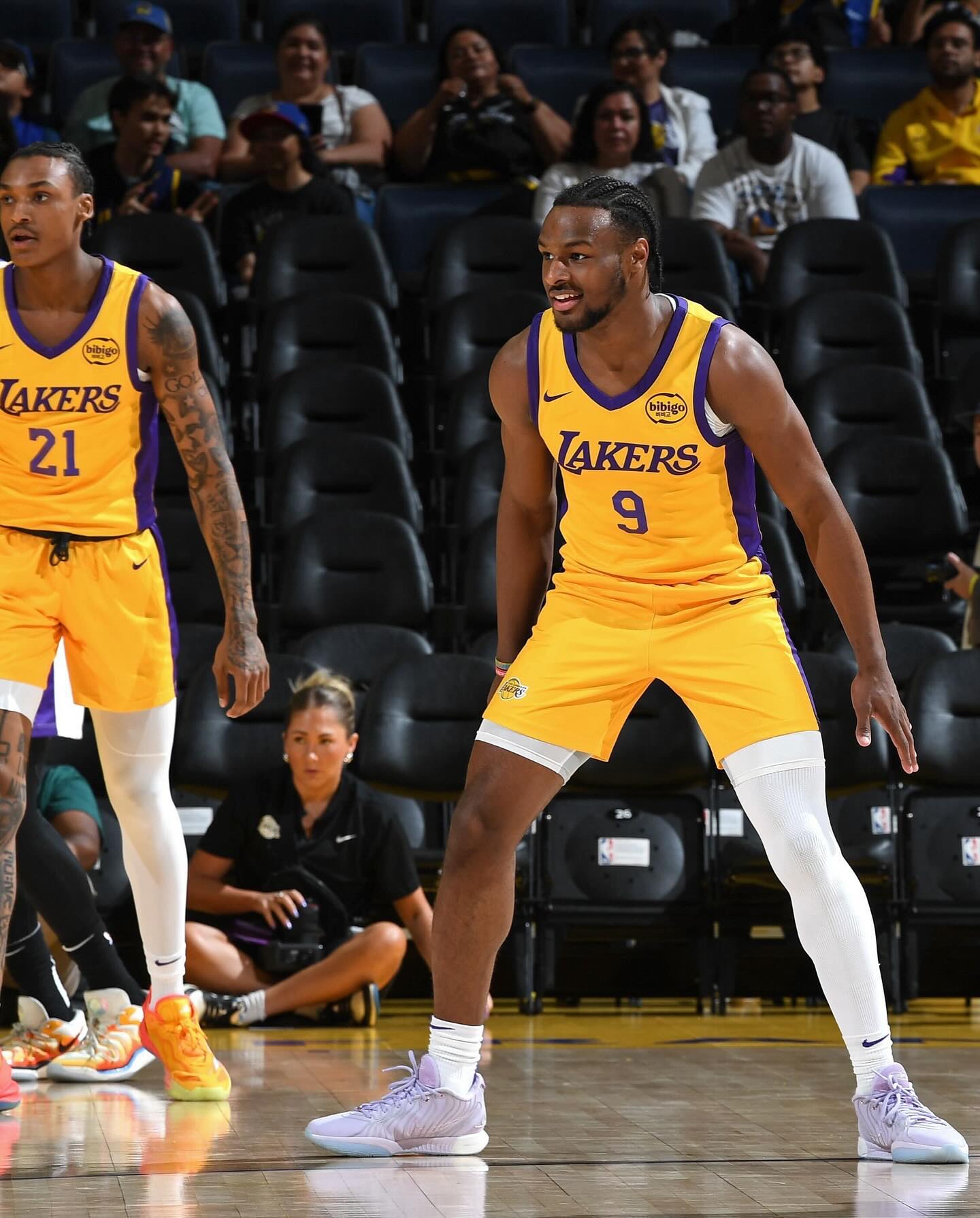 包含Scout连续三场比赛得分超过险胜，湖人不断突破！赛场气氛高涨的词条