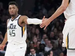 英雄-TheShy在老鹰比赛中出色发挥，持续失利引发热议！比赛高潮迭起(theshy在哪直播)